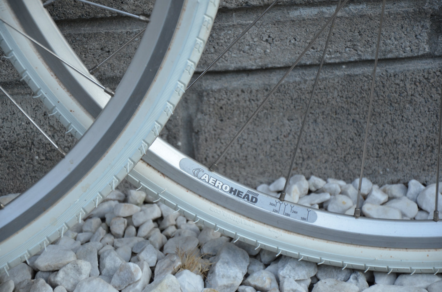 Velocity Aerohead Paul Component Track Hub 700c